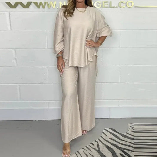 Tvådelat set med satin topp i oregelbunden design och byxor med vida ben och hög midja