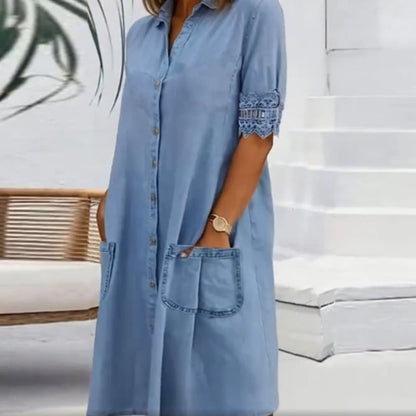 👗🌸 Elegant denimklänning med spetskant och fickor