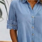 👗🌸 Elegant denimklänning med spetskant och fickor