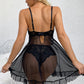 Feminint pyjamas-set med V-ringad spets och camisole