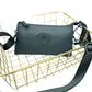Modig zip-crossbody-väska