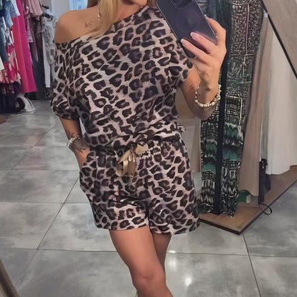 Set med off-shoulder-top och shorts med leopardmönster