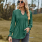 V-ringad plisserad stretch-top med smockade manschetter