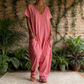🌸 Avslappnad jumpsuit med V-ringning och djupa fickor