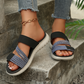 Dämpade platta sandaler med flera remmar