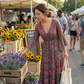 👗🌸 Bohemisk blommig maxiklänning med V-ringning och volangärmar
