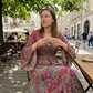 👗🌸 Bohemisk blommig maxiklänning med V-ringning och volangärmar