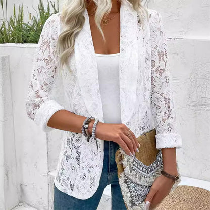 🌸🧥 Blommig spetsjacka med urholkad design