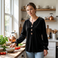 👚🌿 V-ringad topp med knappar
