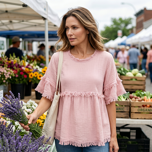 👚🌸 Avslappnad topp med volangärmar och fransdetaljer