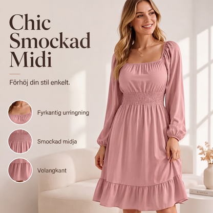 Kvinnlig A-linje klänning med fyrkantig hals och smockad detalj