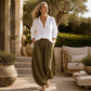 👚Säsongens stil – avslappnad skjorta och draperade byxor – en elegant casual-look för vardagens utflykter